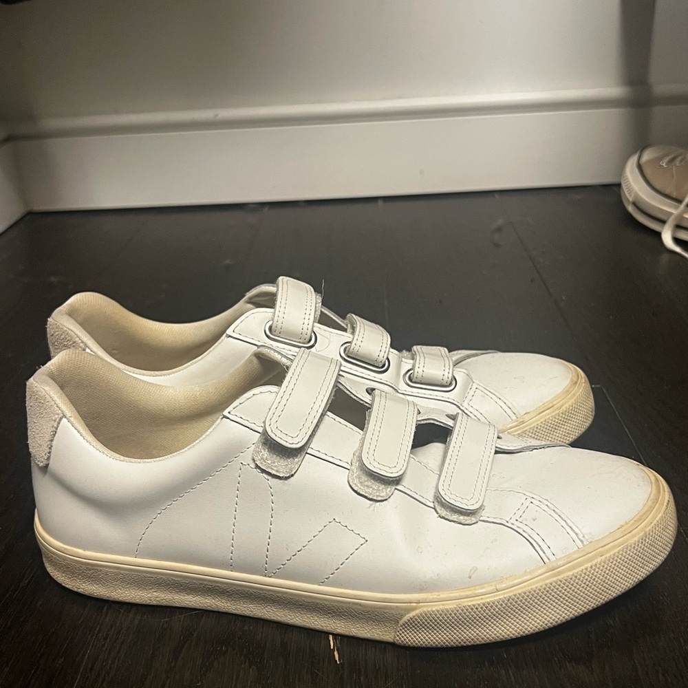 Velcro Veja Sneakers